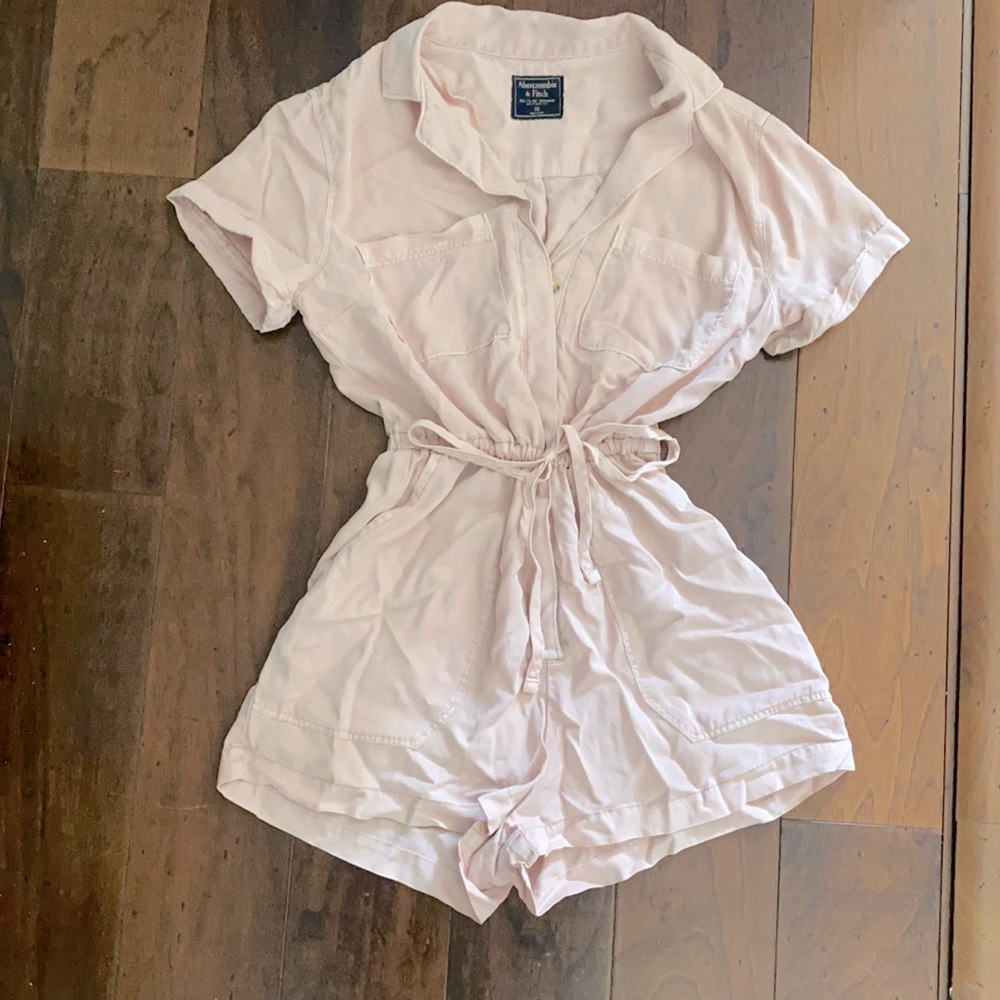 Abercrombie and Fitch light pink button up romper size xs